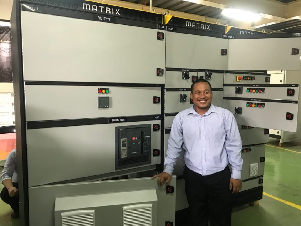 Yudhi Sales Panel Listrik Simetri